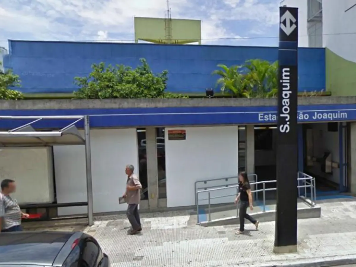 Entrada da estação São Joaquim do metrô